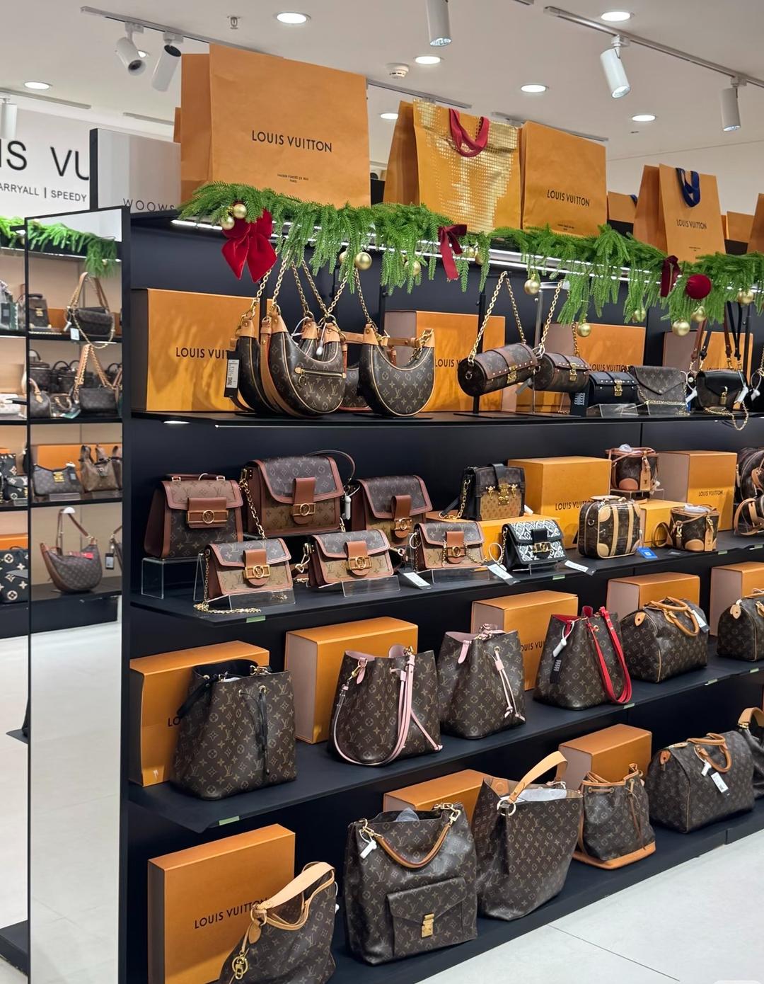 Bag catalog selection supported by premium customer service
